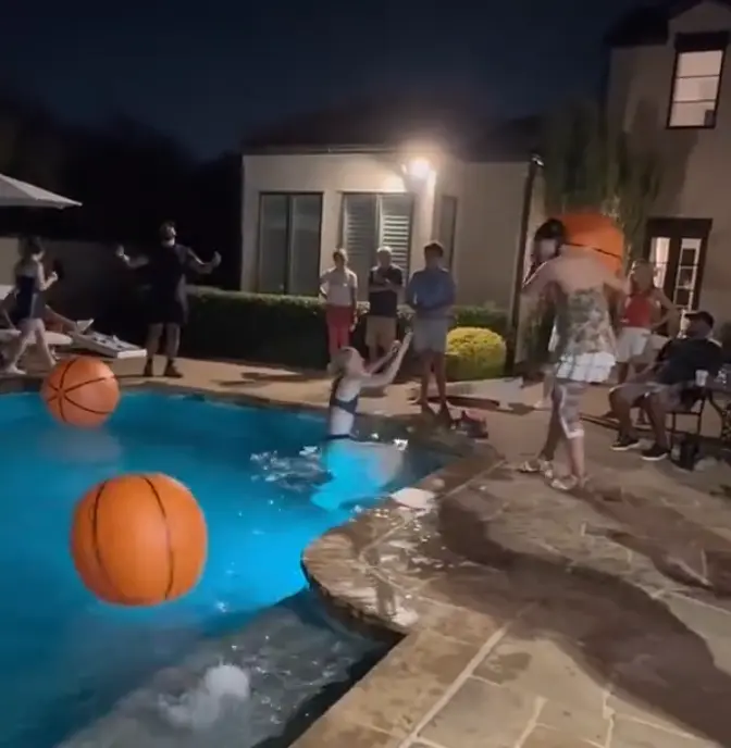 多位队友都, 友泳池嬉戏, 艳全场 多位队友都, 友泳池嬉戏, 艳全场